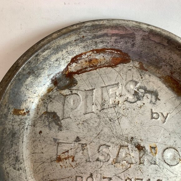 Pies by Fasano PO 7-8760 Vintage Metal Pie Plate - Picture 4 of 5